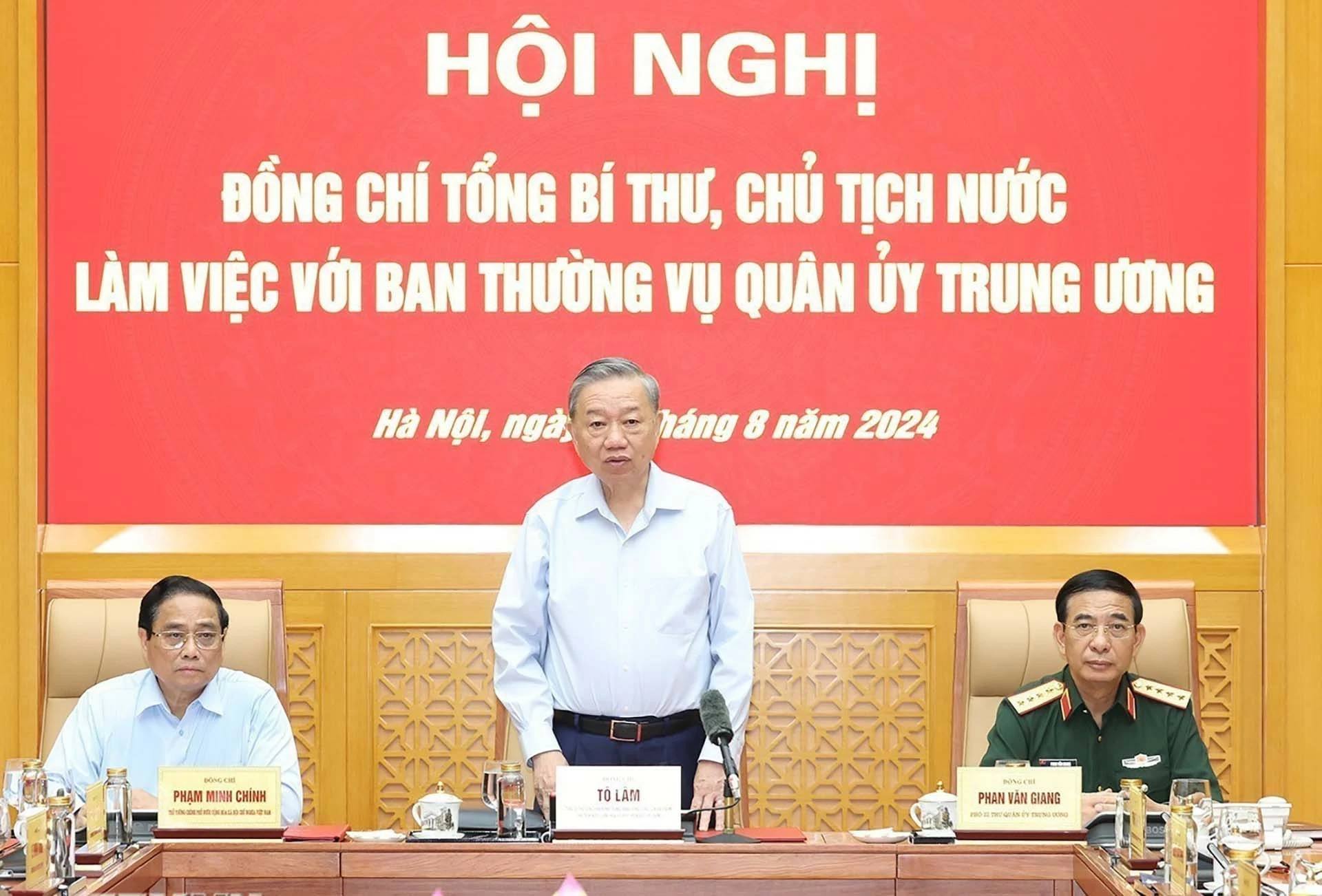 Quân đội phải được quan tâm xây dựng vững mạnh về mọi mặt Quân đội phải được quan tâm xây dựng vững mạnh về mọi mặt
