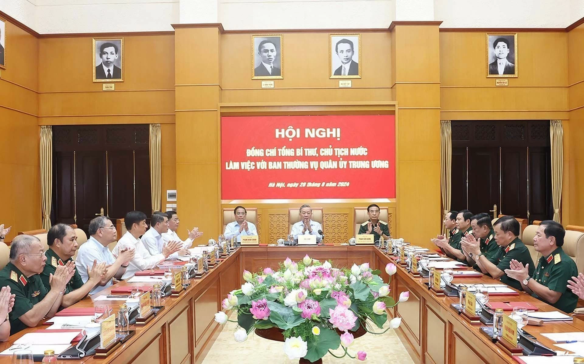 Quân đội phải được quan tâm xây dựng vững mạnh về mọi mặt Quân đội phải được quan tâm xây dựng vững mạnh về mọi mặt