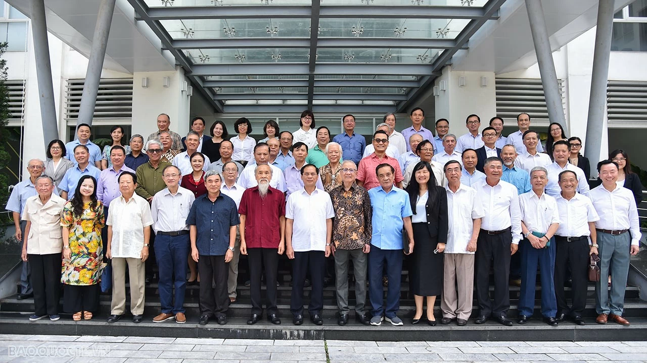 Bức tranh đối ngoại Việt Nam (kỳ II): Ngoại giao và sứ mệnh định vị Việt Nam trong dòng chảy của thời đại Bức tranh đối ngoại Việt Nam (kỳ II): Ngoại giao và sứ mệnh định vị Việt Nam trong dòng chảy của thời đại