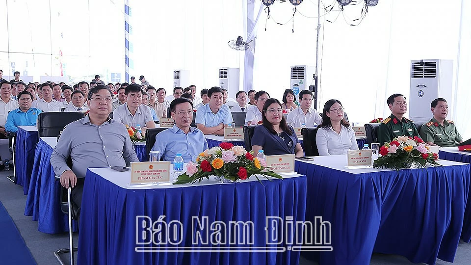 Khánh thành Dự án đường dây 500kV mạch 3 từ Quảng Trạch (Quảng Bình) đến Phố Nối (Hưng Yên) Khánh thành Dự án đường dây 500kV mạch 3 từ Quảng Trạch (Quảng Bình) đến Phố Nối (Hưng Yên)