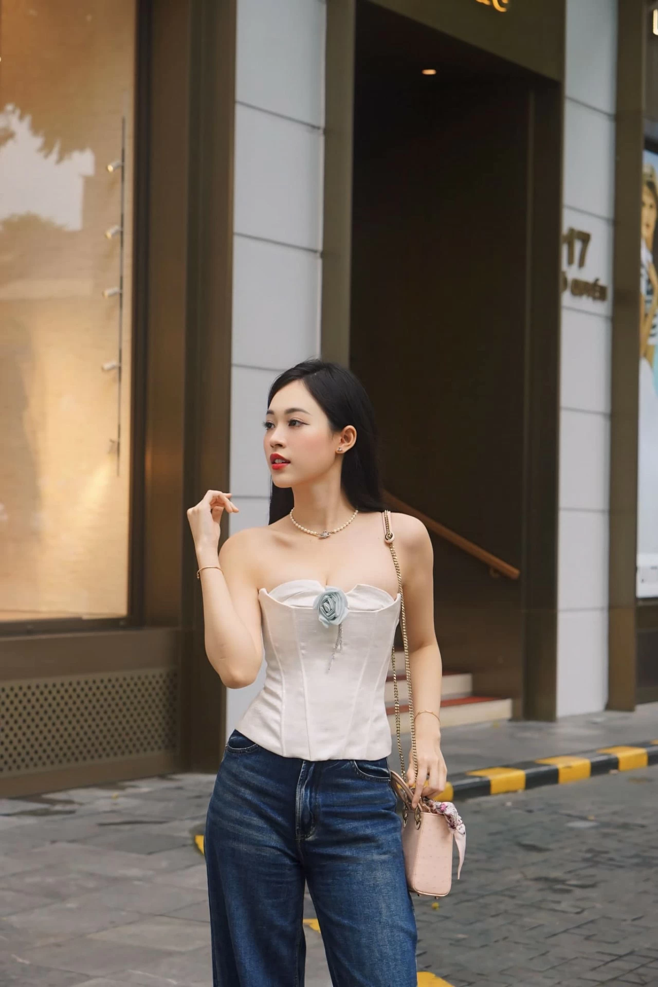 Á hậu Trịnh Thùy Linh Á hậu Trịnh Thùy Linh