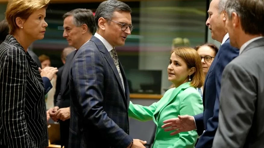 Ukraine thúc giục EU gây sức ép buộc Mỹ và Anh xóa bỏ mọi giới hạn về vũ khí, bí mật họp cùng hàng chục chỉ huy quân sự NATO Ukraine thúc giục EU gây sức ép buộc Mỹ và Anh xóa bỏ mọi giới hạn về vũ khí, bí mật họp cùng hàng chục chỉ huy quân sự NATO