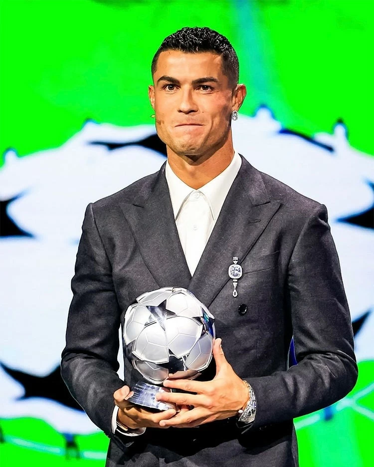 C. Ronaldo được vinh danh là Cầu thủ ghi nhiều bàn nhất lịch sử Champions League C. Ronaldo được vinh danh là Cầu thủ ghi nhiều bàn nhất lịch sử Champions League