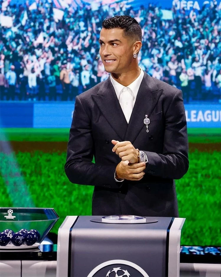 C. Ronaldo được vinh danh là Cầu thủ ghi nhiều bàn nhất lịch sử Champions League C. Ronaldo được vinh danh là Cầu thủ ghi nhiều bàn nhất lịch sử Champions League