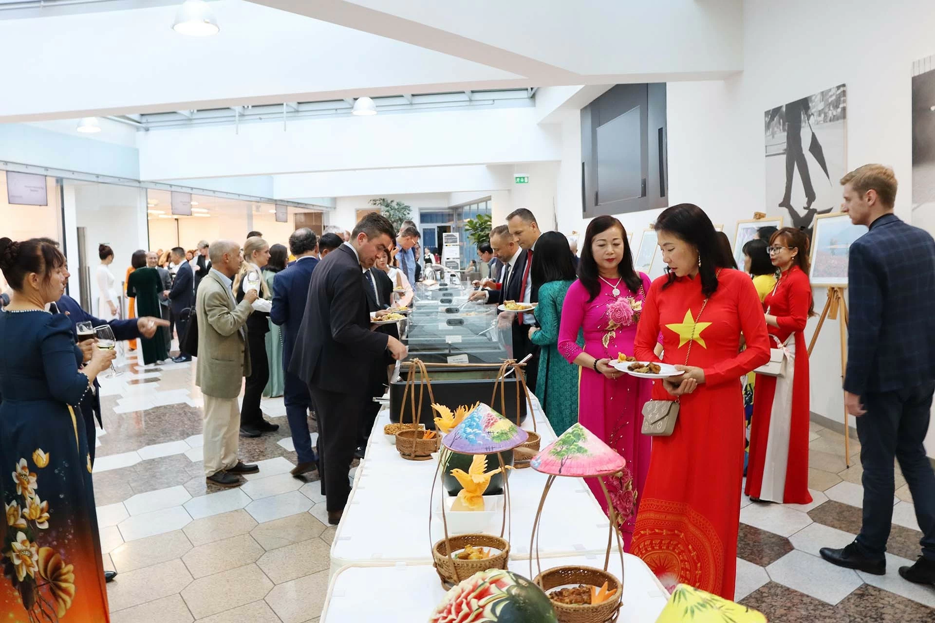 Đại sứ quán Việt Nam tại Czech long trọng tổ chức lễ kỷ niệm 79 năm Quốc khánh Đại sứ quán Việt Nam tại Czech long trọng tổ chức lễ kỷ niệm 79 năm Quốc khánh