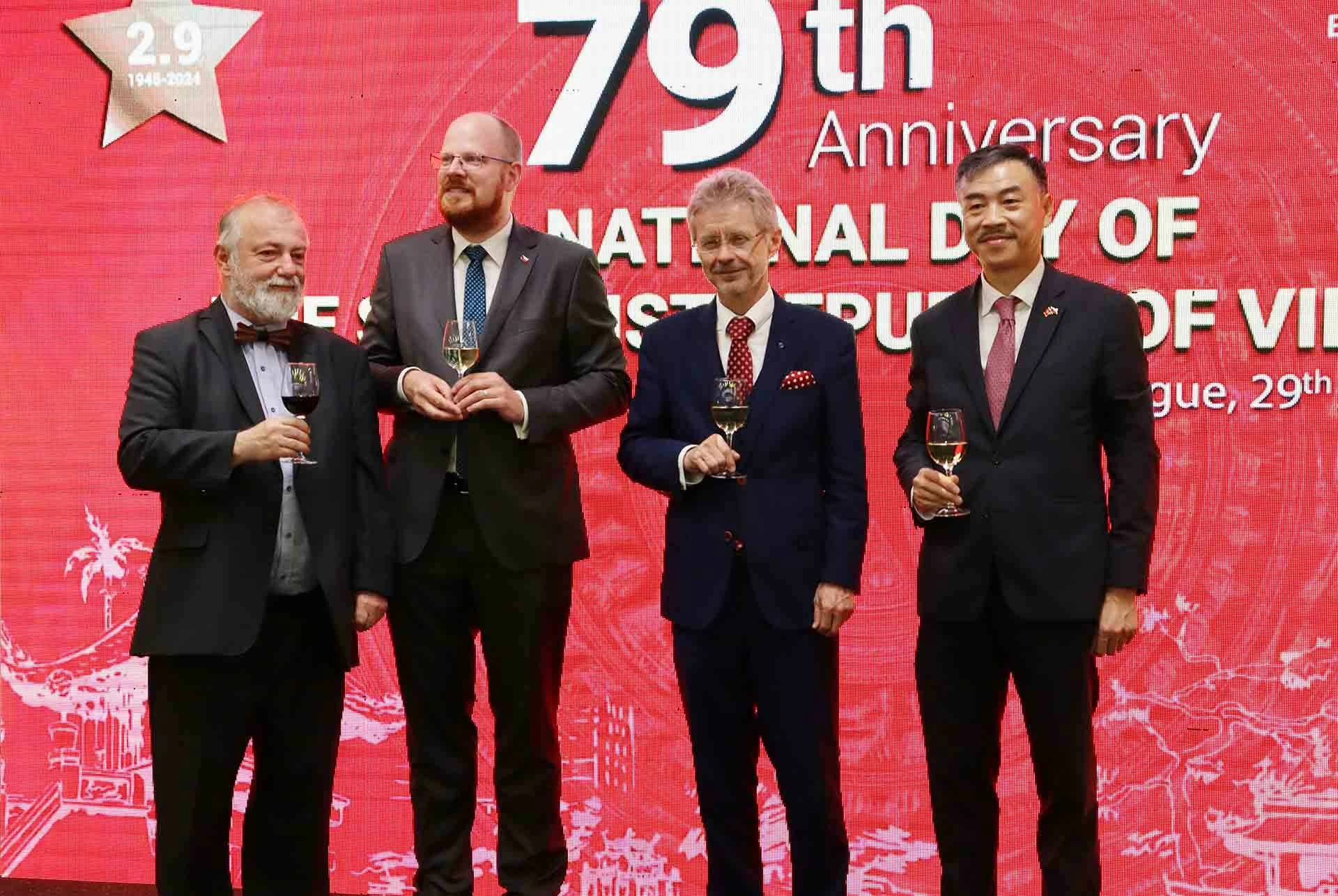 Đại sứ quán Việt Nam tại Czech long trọng tổ chức lễ kỷ niệm 79 năm Quốc khánh Đại sứ quán Việt Nam tại Czech long trọng tổ chức lễ kỷ niệm 79 năm Quốc khánh