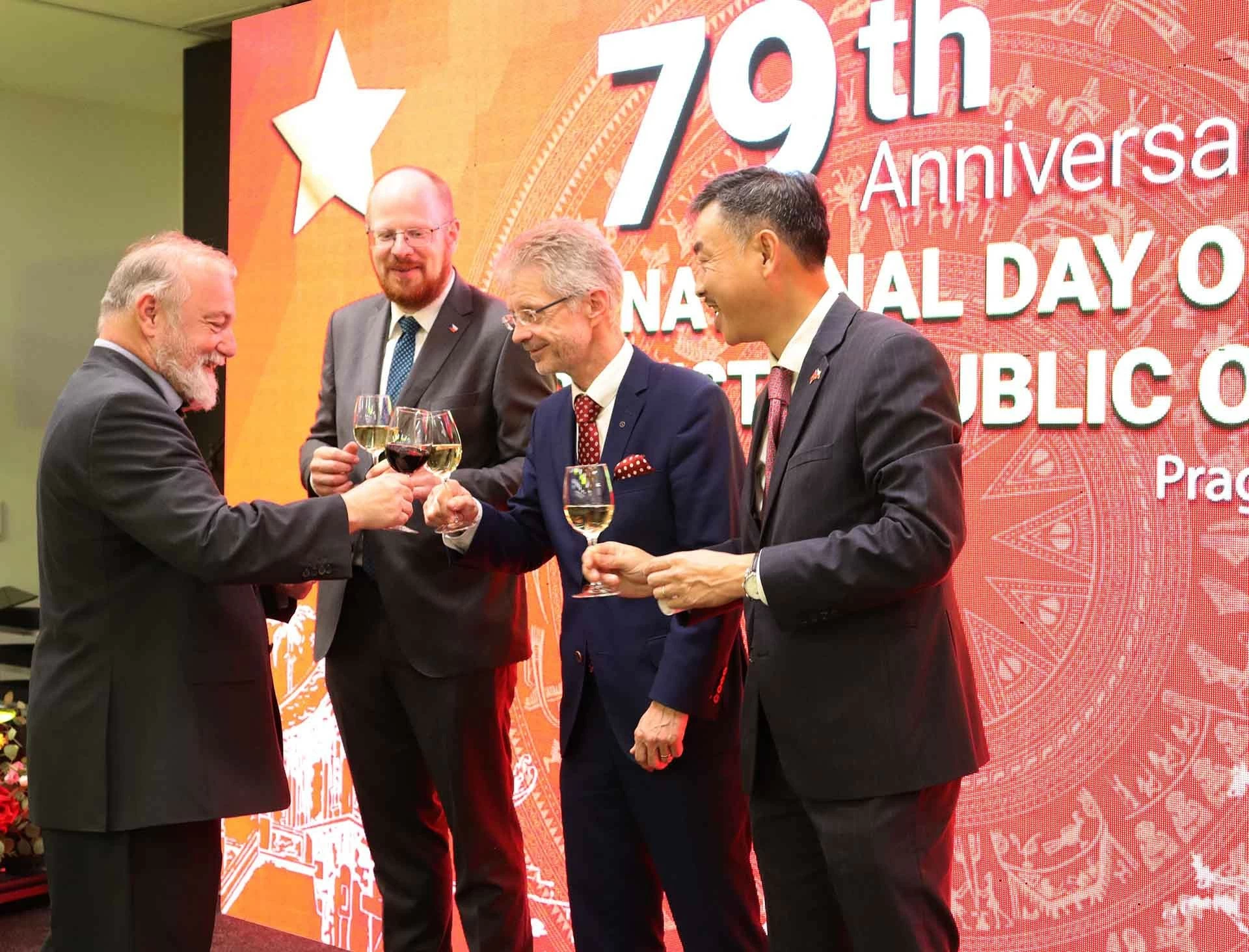 Đại sứ quán Việt Nam tại Czech long trọng tổ chức lễ kỷ niệm 79 năm Quốc khánh Đại sứ quán Việt Nam tại Czech long trọng tổ chức lễ kỷ niệm 79 năm Quốc khánh