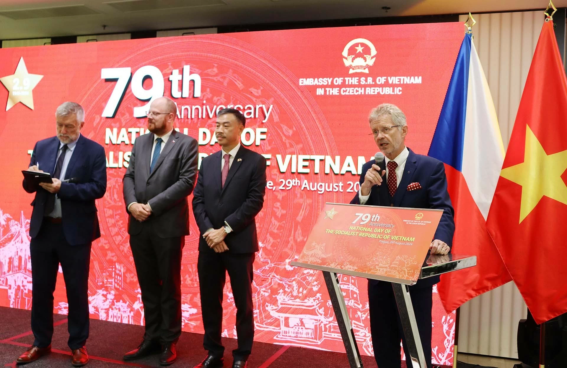 Đại sứ quán Việt Nam tại Czech long trọng tổ chức lễ kỷ niệm 79 năm Quốc khánh Đại sứ quán Việt Nam tại Czech long trọng tổ chức lễ kỷ niệm 79 năm Quốc khánh