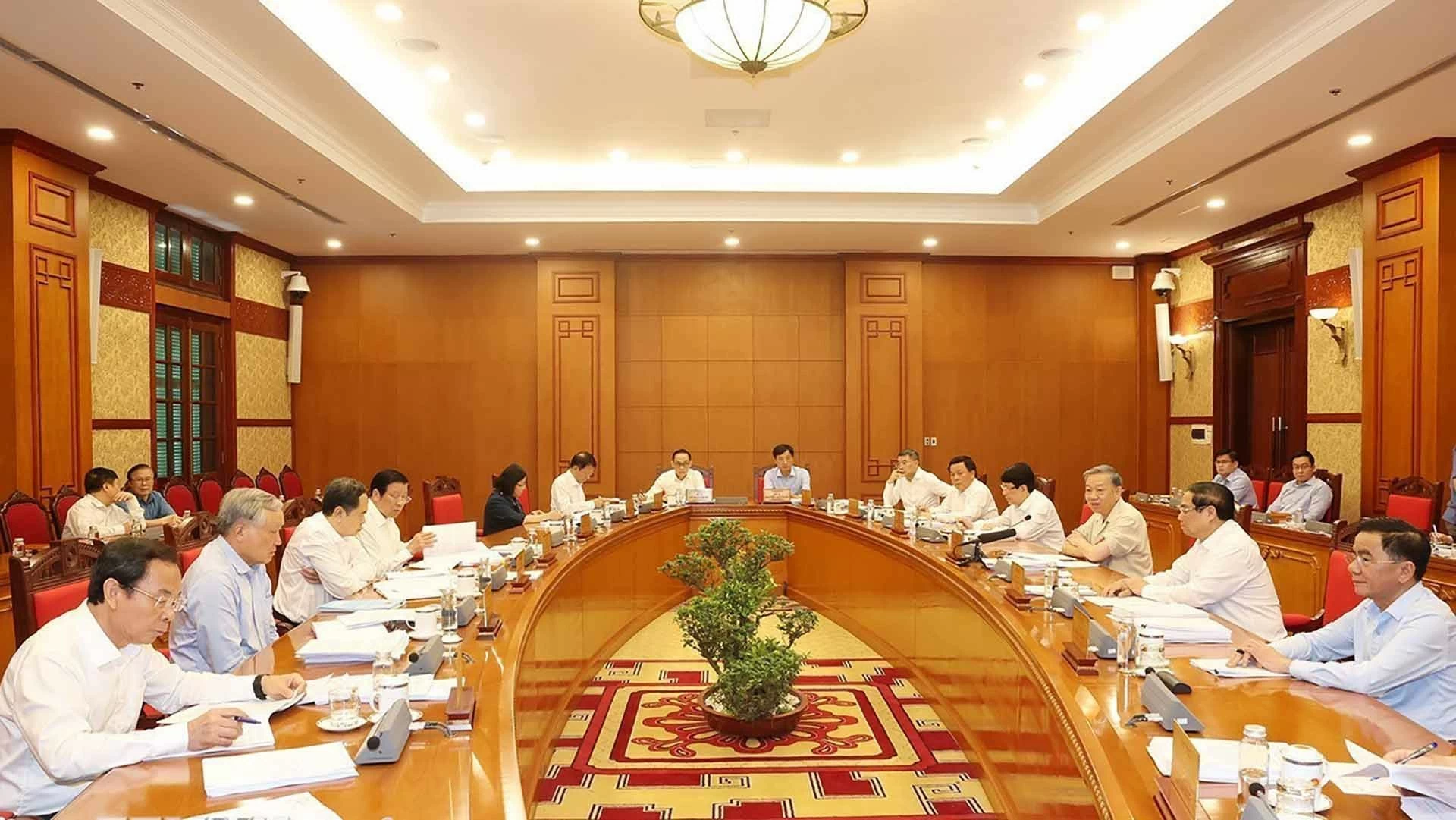 Tổng Bí thư, Chủ tịch nước Tô Lâm chủ trì họp Bộ Chính trị cho ý kiến vào các văn kiện Tổng Bí thư, Chủ tịch nước Tô Lâm chủ trì họp Bộ Chính trị cho ý kiến vào các văn kiện