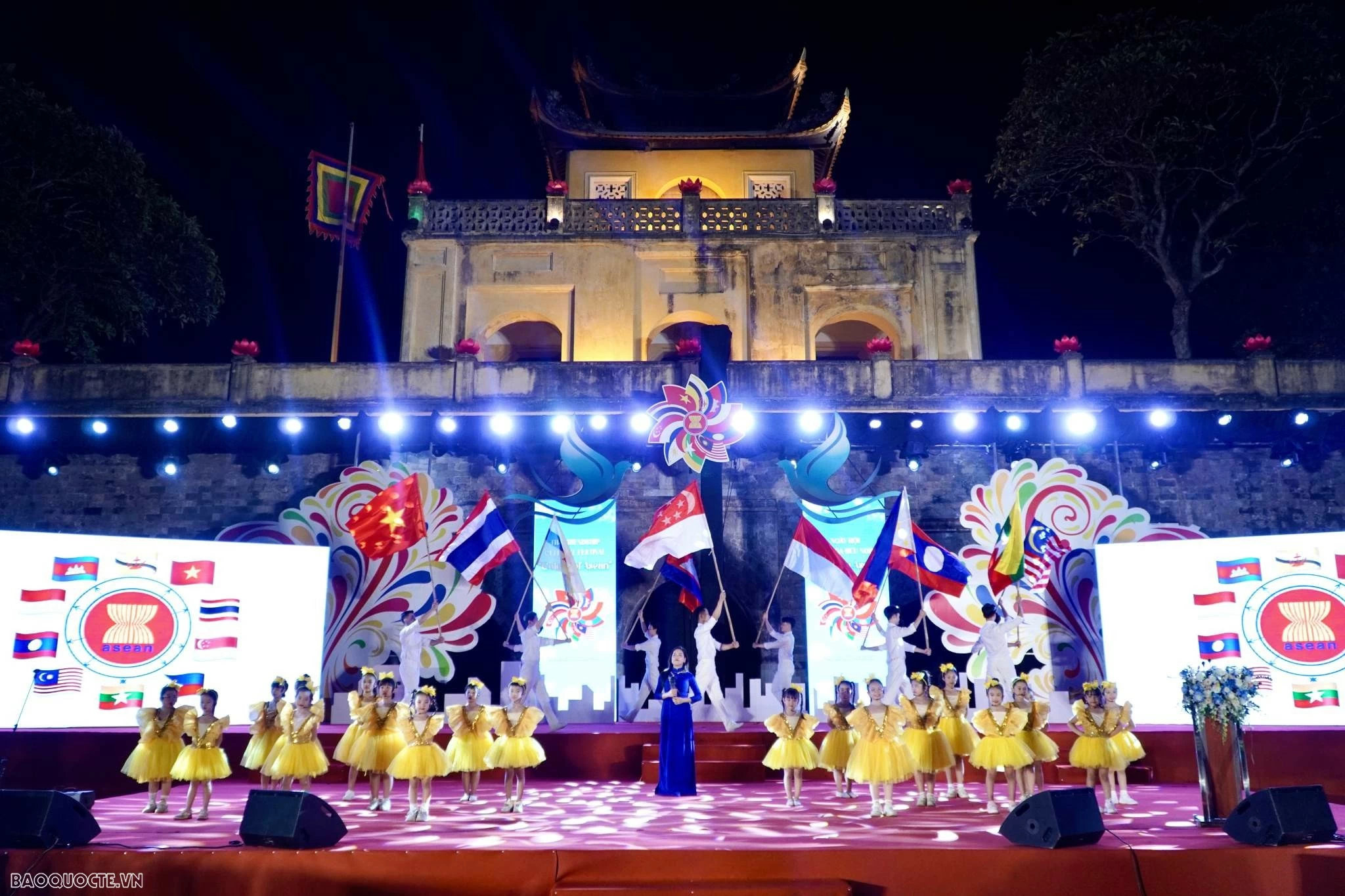 Khai mạc Ngày hội văn hóa hữu nghị 'Sắc màu ASEAN': Cơ hội hợp tác, giao lưu giữa cộng đồng các nước ASEAN Khai mạc Ngày hội văn hóa hữu nghị 'Sắc màu ASEAN': Cơ hội hợp tác, giao lưu giữa cộng đồng các nước ASEAN