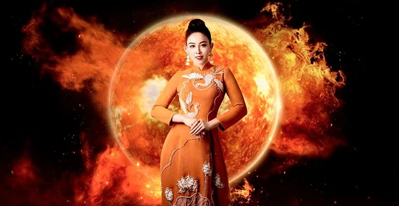 Đại sứ thương hiệu Hà Hồng Nhung nổi bật với sắc cam Quốc phục Việt. Đại sứ thương hiệu Hà Hồng Nhung nổi bật với sắc cam Quốc phục Việt.