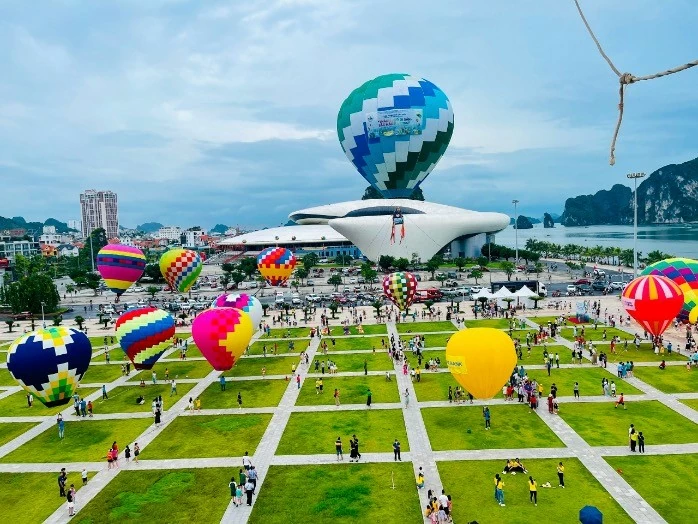 Cơ hội ngắm nhìn toàn cảnh TP. Hạ Long, Quảng Ninh tại Lễ hội khinh khí cầu Cơ hội ngắm nhìn toàn cảnh TP. Hạ Long, Quảng Ninh tại Lễ hội khinh khí cầu