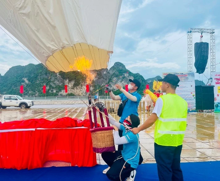 Cơ hội ngắm nhìn toàn cảnh TP. Hạ Long, Quảng Ninh tại Lễ hội khinh khí cầu Cơ hội ngắm nhìn toàn cảnh TP. Hạ Long, Quảng Ninh tại Lễ hội khinh khí cầu