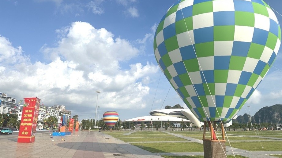 Cơ hội ngắm nhìn toàn cảnh TP. Hạ Long, Quảng Ninh tại Lễ hội khinh khí cầu