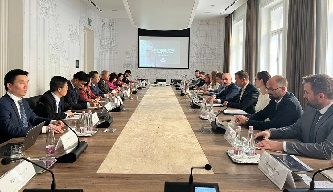 Bộ trưởng Nguyễn Thanh Nghị dẫn đầu Đoàn công tác Bộ Xây dựng làm việc tại Hungary Bộ trưởng Nguyễn Thanh Nghị dẫn đầu Đoàn công tác Bộ Xây dựng làm việc tại Hungary