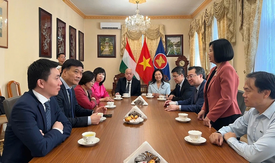 Bộ trưởng Nguyễn Thanh Nghị dẫn đầu Đoàn công tác Bộ Xây dựng làm việc tại Hungary Bộ trưởng Nguyễn Thanh Nghị dẫn đầu Đoàn công tác Bộ Xây dựng làm việc tại Hungary