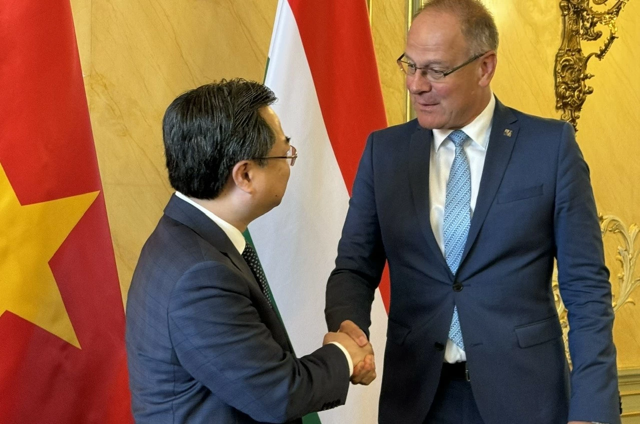 Bộ trưởng Nguyễn Thanh Nghị dẫn đầu Đoàn công tác Bộ Xây dựng làm việc tại Hungary Bộ trưởng Nguyễn Thanh Nghị dẫn đầu Đoàn công tác Bộ Xây dựng làm việc tại Hungary