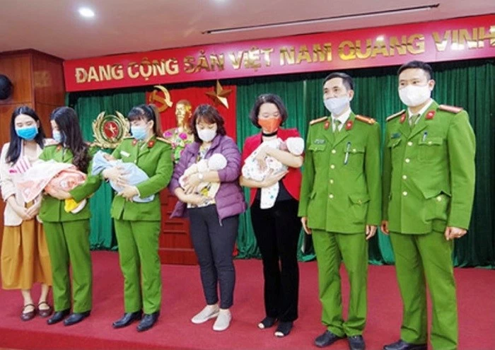 Cần lên án mạnh mẽ và xử lý nghiêm minh hành vi mua bán trẻ em Cần lên án mạnh mẽ và xử lý nghiêm minh hành vi mua bán trẻ em