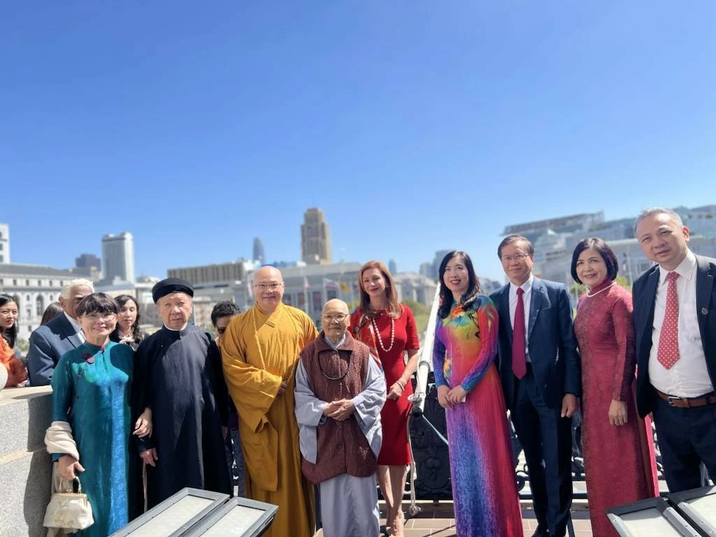 Thứ trưởng Lê Thị Thu Hằng dự Lễ kỷ niệm Quốc khánh, gặp gỡ kiều bào trẻ làm việc tại các tập đoàn công nghệ, tài chính lớn ở San Francisco Thứ trưởng Lê Thị Thu Hằng dự Lễ kỷ niệm Quốc khánh, gặp gỡ kiều bào trẻ làm việc tại các tập đoàn công nghệ, tài chính lớn ở San Francisco