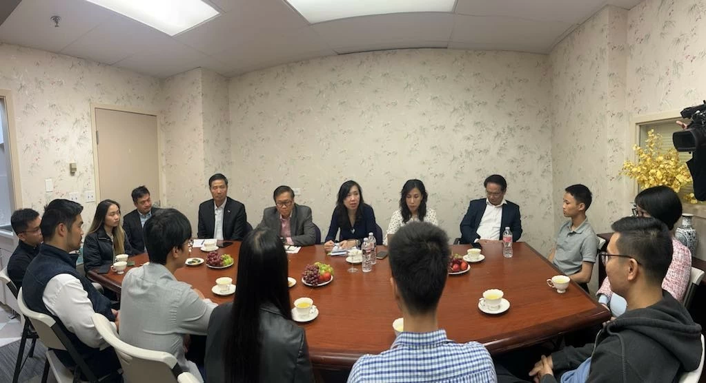 Thứ trưởng Lê Thị Thu Hằng dự Lễ kỷ niệm Quốc khánh, gặp gỡ kiều bào trẻ làm việc tại các tập đoàn công nghệ, tài chính lớn ở San Francisco Thứ trưởng Lê Thị Thu Hằng dự Lễ kỷ niệm Quốc khánh, gặp gỡ kiều bào trẻ làm việc tại các tập đoàn công nghệ, tài chính lớn ở San Francisco