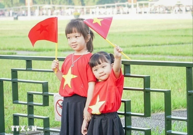 Dòng người đổ về Quảng trường Ba Đình mừng 79 năm Quốc khánh 2/9 Dòng người đổ về Quảng trường Ba Đình mừng 79 năm Quốc khánh 2/9