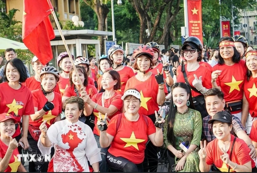 Dòng người đổ về Quảng trường Ba Đình mừng 79 năm Quốc khánh 2/9 Dòng người đổ về Quảng trường Ba Đình mừng 79 năm Quốc khánh 2/9