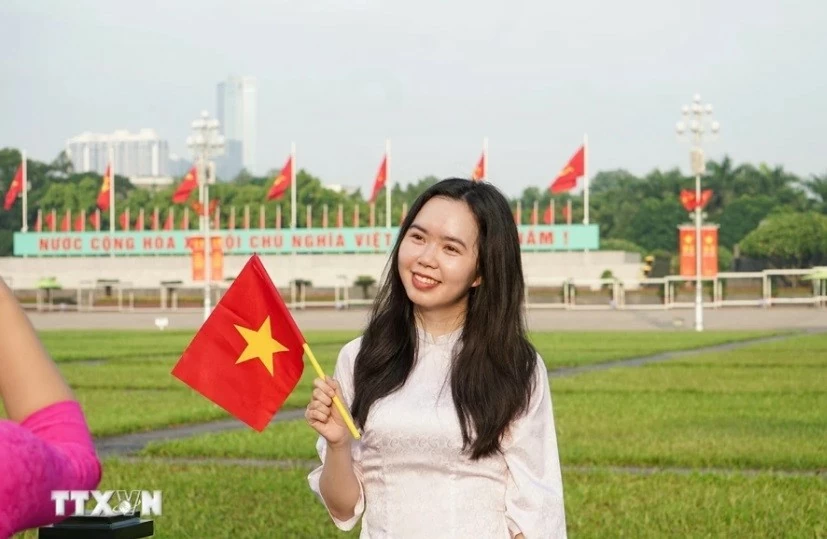 Dòng người đổ về Quảng trường Ba Đình mừng 79 năm Quốc khánh 2/9 Dòng người đổ về Quảng trường Ba Đình mừng 79 năm Quốc khánh 2/9