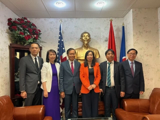 Thứ trưởng Lê Thị Thu Hằng dự Lễ kỷ niệm Quốc khánh, gặp gỡ kiều bào trẻ làm việc tại các tập đoàn công nghệ, tài chính lớn ở San Francisco Thứ trưởng Lê Thị Thu Hằng dự Lễ kỷ niệm Quốc khánh, gặp gỡ kiều bào trẻ làm việc tại các tập đoàn công nghệ, tài chính lớn ở San Francisco