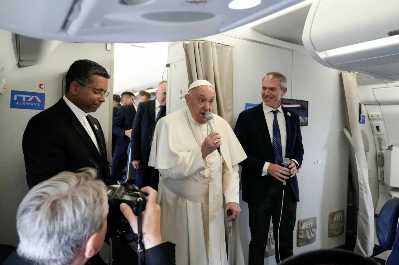 Giáo Hoàng Francis bắt đầu chuyến công du Đông Nam Á Giáo Hoàng Francis bắt đầu chuyến công du Đông Nam Á
