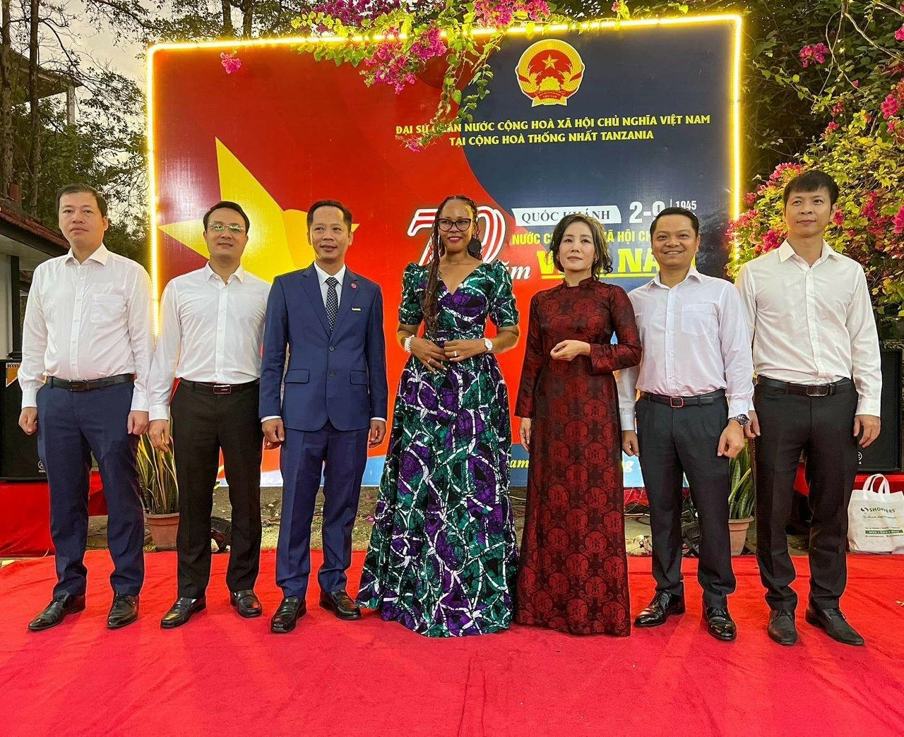 Kỷ niệm 79 năm Cách mạng tháng Tám và Quốc khánh 2/9: Tết Độc lập ấm áp tình người Việt Nam tại Tanzania Kỷ niệm 79 năm Cách mạng tháng Tám và Quốc khánh 2/9: Tết Độc lập ấm áp tình người Việt Nam tại Tanzania