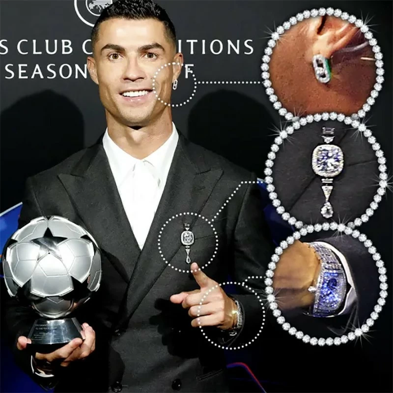 Bộ trang sức khủng của Ronaldo. Bộ trang sức khủng của Ronaldo.