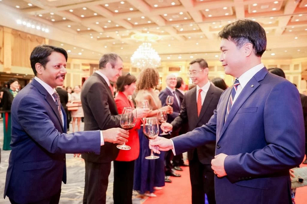 Tổng Lãnh sự quán Việt Nam tại Quảng Châu long trọng tổ chức Lễ kỷ niệm 79 năm Quốc khánh Tổng Lãnh sự quán Việt Nam tại Quảng Châu long trọng tổ chức Lễ kỷ niệm 79 năm Quốc khánh