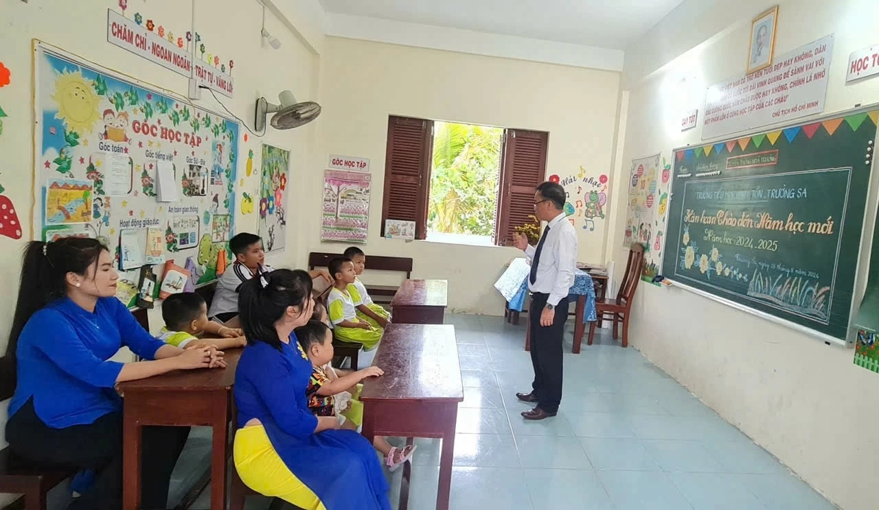 Không khí rộn ràng ngày khai giảng ở huyện đảo Trường Sa Không khí rộn ràng ngày khai giảng ở huyện đảo Trường Sa