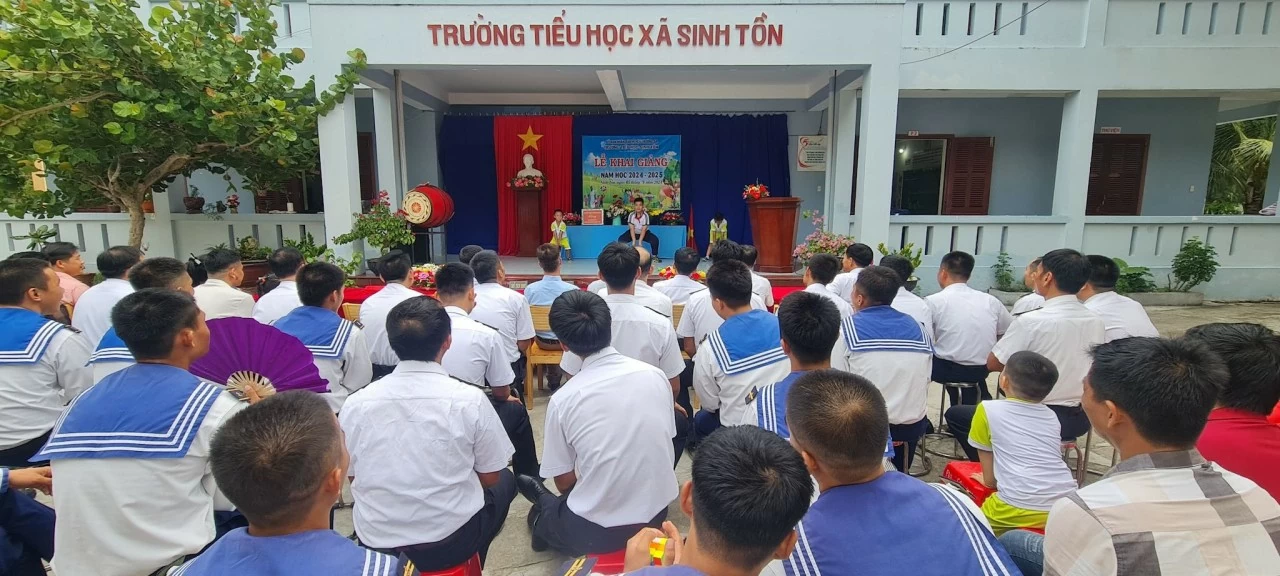 Không khí rộn ràng ngày khai giảng ở huyện đảo Trường Sa Không khí rộn ràng ngày khai giảng ở huyện đảo Trường Sa