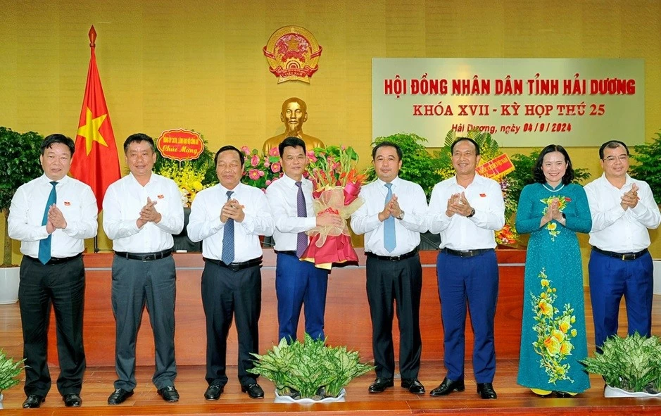 Thiếu tướng Lê Ngọc Châu được bầu giữ chức Chủ tịch UBND tỉnh Hải Dương Thiếu tướng Lê Ngọc Châu được bầu giữ chức Chủ tịch UBND tỉnh Hải Dương