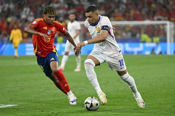 Lọt đề cử Qủa bóng vàng 2024, Yamal xô đổ kỉ lục của Mbappe Lọt đề cử Quả bóng vàng 2024, Yamal xô đổ kỉ lục của Mbappe