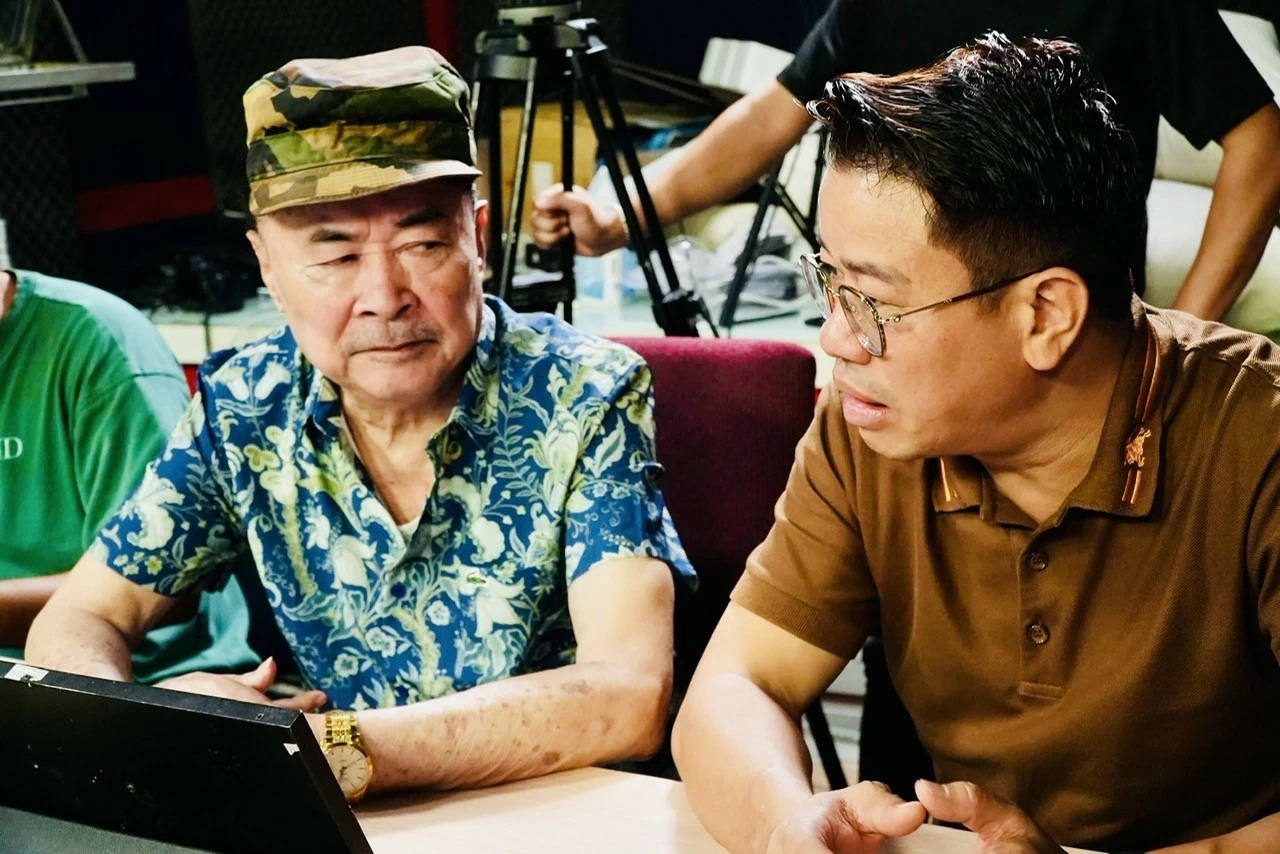 Cả hai cùng trao đổi thông tin về các tuyến nhân vật. Cả hai cùng trao đổi thông tin về các tuyến nhân vật.