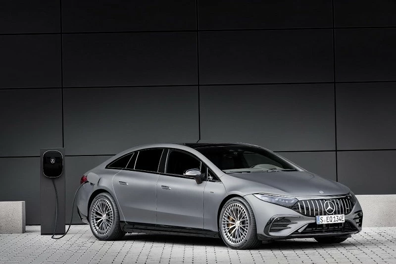 S-Class và EQS sẽ được hợp nhất và gọi chung là Mercedes-Benz S-Class mới, với các tuỳ chọn động cơ xăng hoặc điện, vào năm 2030. S-Class và EQS sẽ được hợp nhất và gọi chung là Mercedes-Benz S-Class mới, với các tuỳ chọn động cơ xăng hoặc điện, vào năm 2030.
