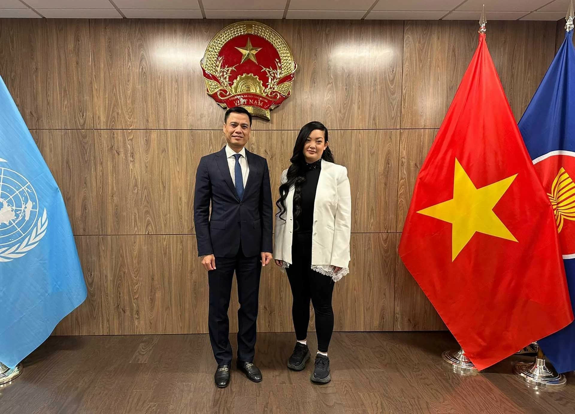 Amanda Nguyễn: Từ bước chân đi tìm công lý đến đôi cánh rực rỡ giữa những vì sao Amanda Nguyễn: Từ bước chân đi tìm công lý đến đôi cánh rực rỡ giữa những vì sao