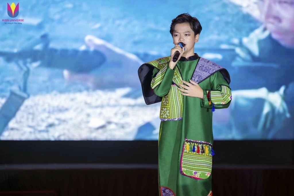Ca sĩ nhí Cao Phú Quý tri ân các anh hùng liệt sĩ với ca khúc 'Vết Xuân trên dòng Thạch Hãn' Ca sĩ nhí Cao Phú Quý tri ân các anh hùng liệt sĩ với ca khúc 'Vết Xuân trên dòng Thạch Hãn'