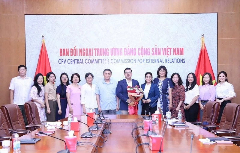 Bế giảng chương trình bồi dưỡng kiến thức đối ngoại dành cho công chức Ban Đối ngoại Trung ương. Bế giảng chương trình bồi dưỡng kiến thức đối ngoại dành cho công chức Ban Đối ngoại Trung ương