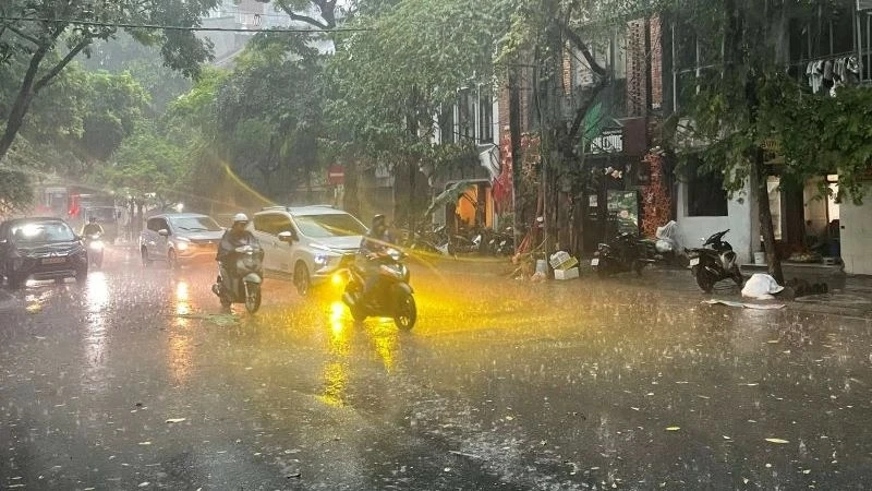 Bão Yagi đổ bộ: Hà Nội mưa to, gió mạnh từ chiều và tối nay (7/9) Bão Yagi đổ bộ: Hà Nội mưa to, gió mạnh từ chiều và tối nay (7/9)