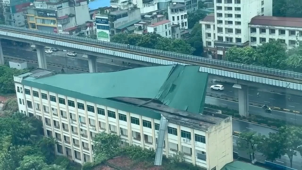 Hà Nội khuyến cáo người dân không ra khỏi nhà để đảm bảo an toàn trước bão số 3 Hà Nội khuyến cáo người dân không ra khỏi nhà để đảm bảo an toàn trước bão số 3