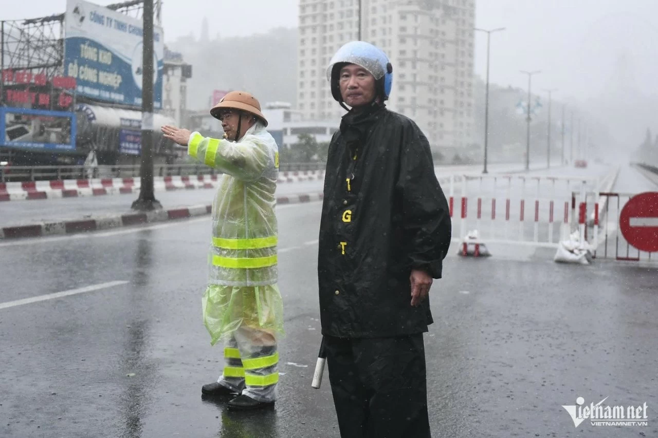 Hình ảnh đổ nát khi bão số 3 càn quét các địa phương phía Bắc Hình ảnh đổ nát khi bão số 3 càn quét các địa phương phía Bắc