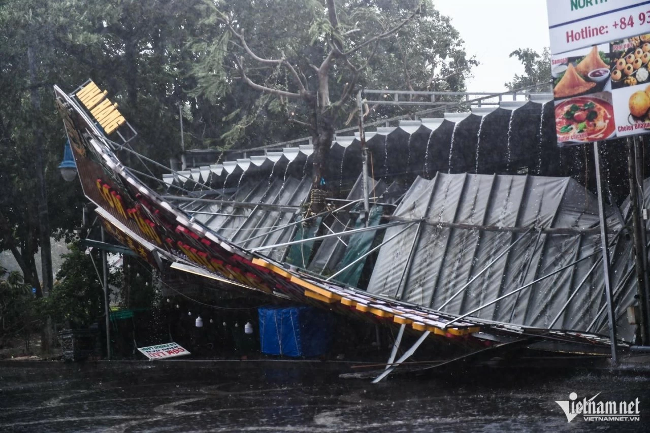 Hình ảnh đổ nát khi bão số 3 càn quét các địa phương phía Bắc Hình ảnh đổ nát khi bão số 3 càn quét các địa phương phía Bắc
