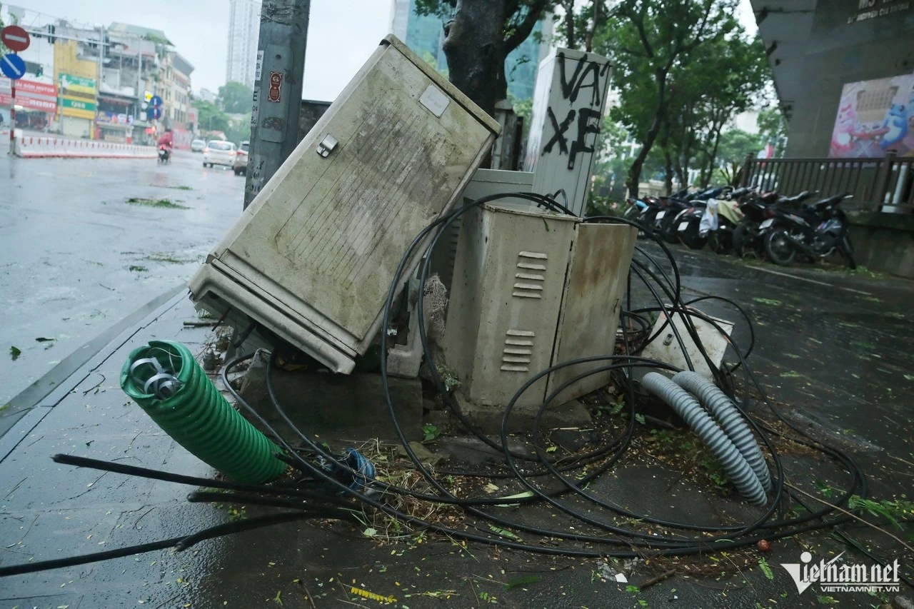 Hình ảnh đổ nát khi bão số 3 càn quét các địa phương phía Bắc Hình ảnh đổ nát khi bão số 3 càn quét các địa phương phía Bắc