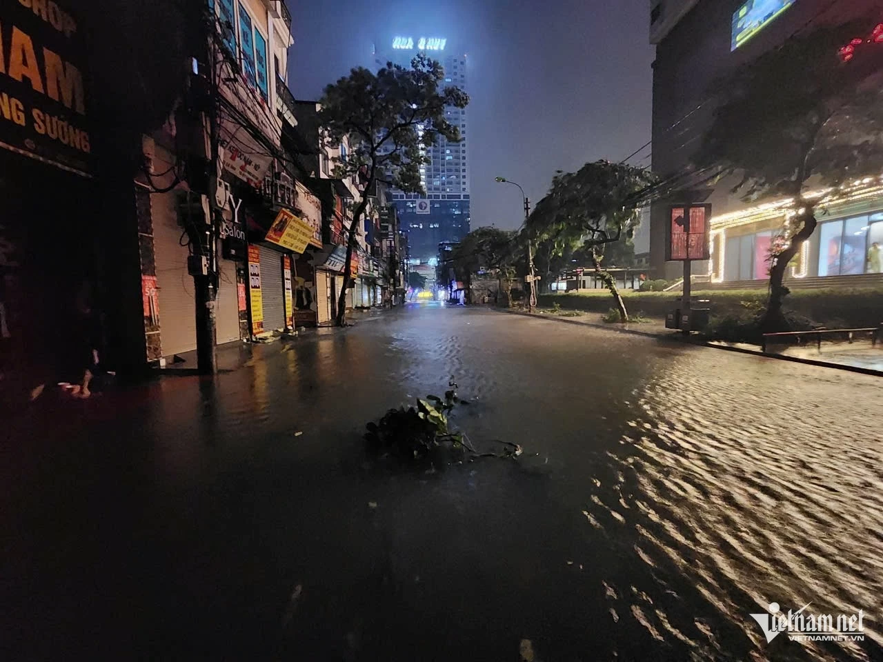 Hình ảnh đổ nát khi bão số 3 càn quét các địa phương phía Bắc Hình ảnh đổ nát khi bão số 3 càn quét các địa phương phía Bắc