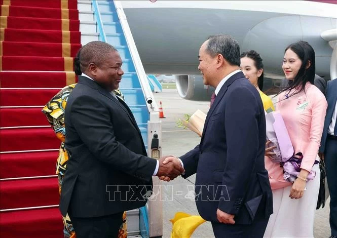 Tổng thống Mozambique bắt đầu thăm chính thức Việt Nam Tổng thống Mozambique bắt đầu thăm chính thức Việt Nam