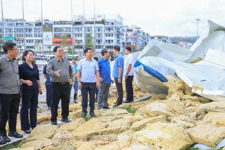 Thủ tướng chỉ đạo khắc phục hậu quả bão số 3 tại Quảng Ninh Thủ tướng chỉ đạo khắc phục hậu quả bão số 3 tại Quảng Ninh