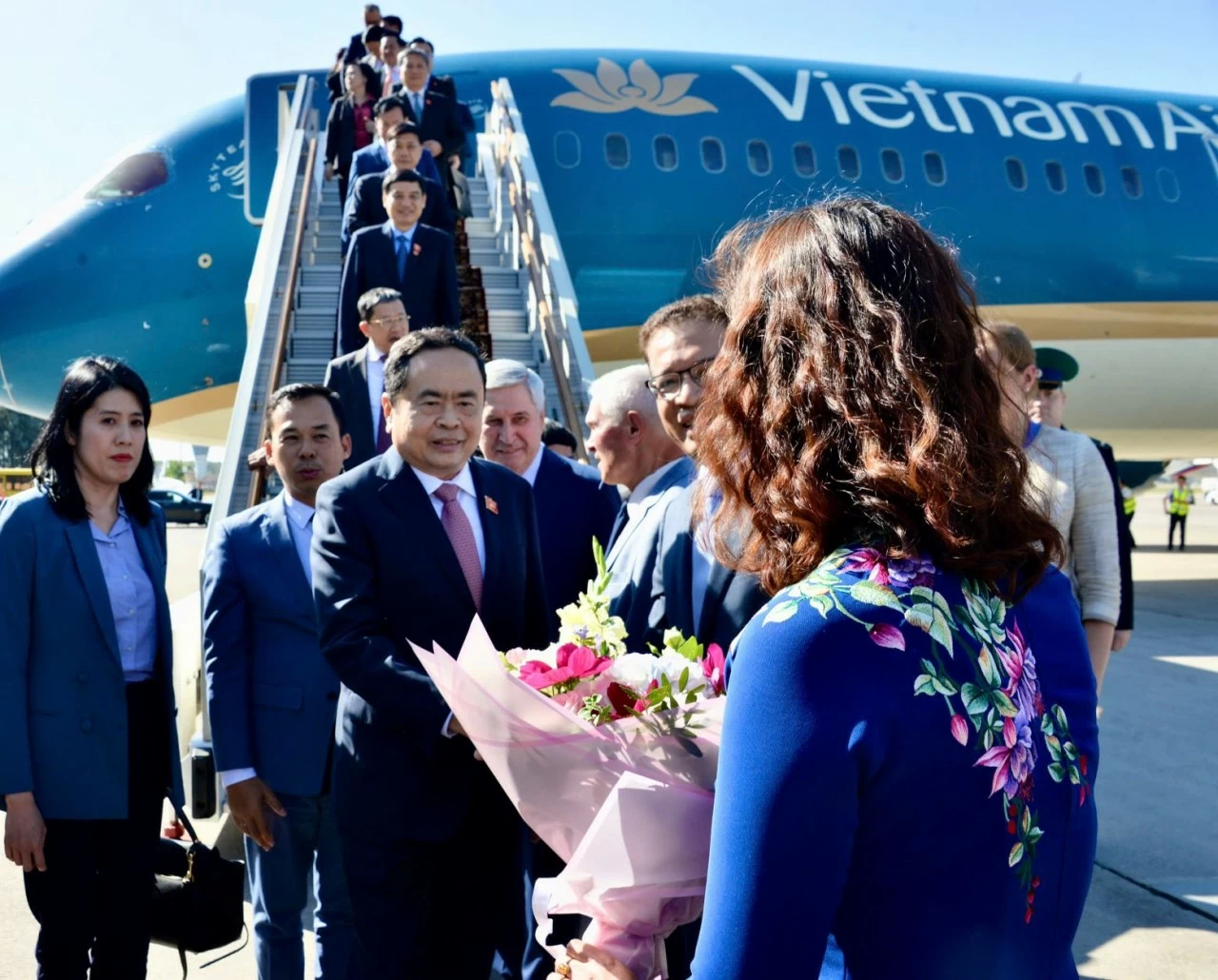 Chủ tịch Quốc hội Trần Thanh Mẫn đến Moscow, bắt đầu thăm chính thức Liên bang Nga Chủ tịch Quốc hội Trần Thanh Mẫn đến Moscow, bắt đầu thăm chính thức Liên bang Nga